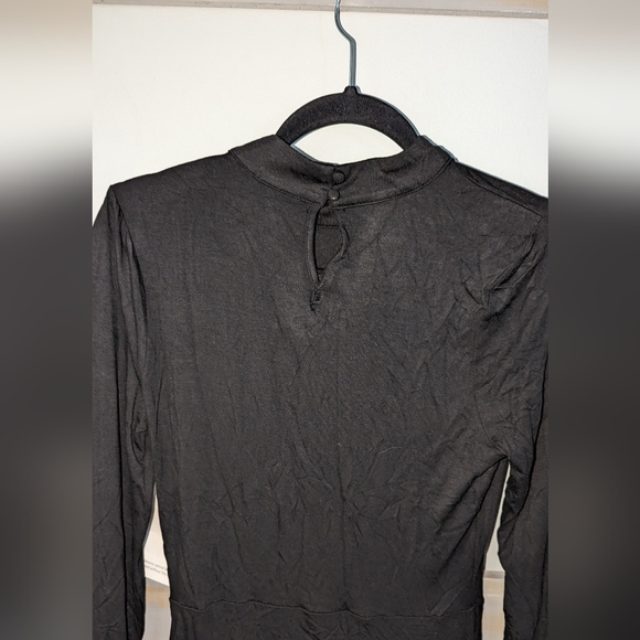 Tobi black long sleeve rise ruched sz M - Picture 7 of 8